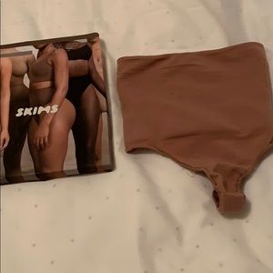 Skims core control thong New